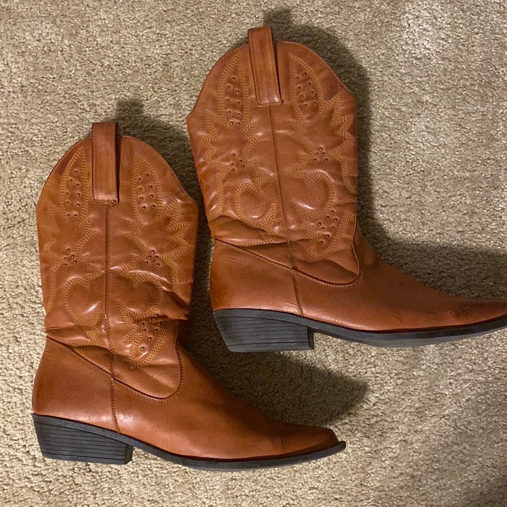 Super cute boots!
